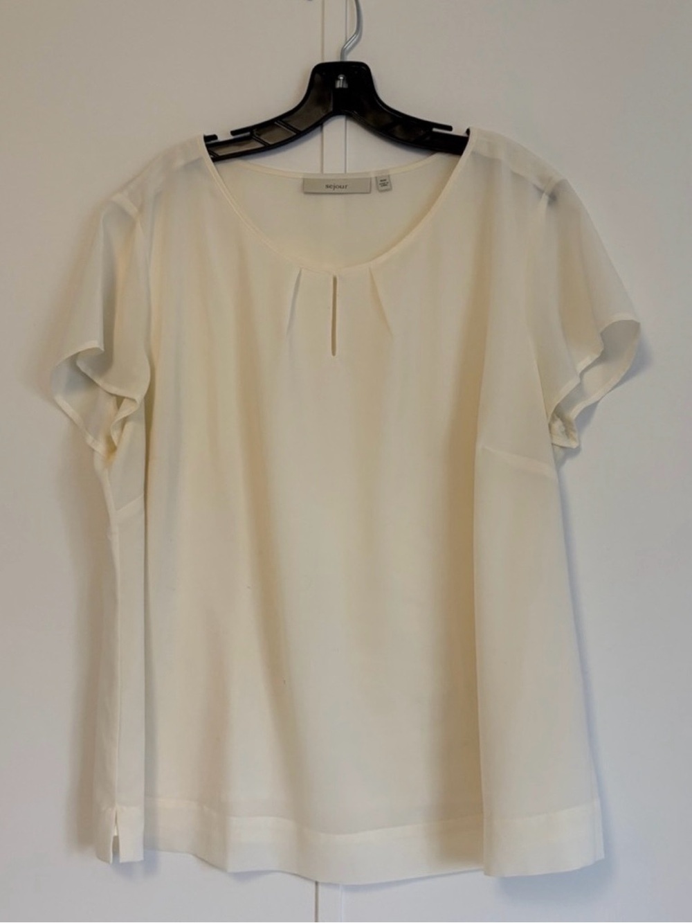 Sejour Cream Short Sleeve Keyhole Blouse